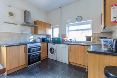 5 bed house, Pentyrch Street, Cathays, Cardiff, CF244JX - Image 3